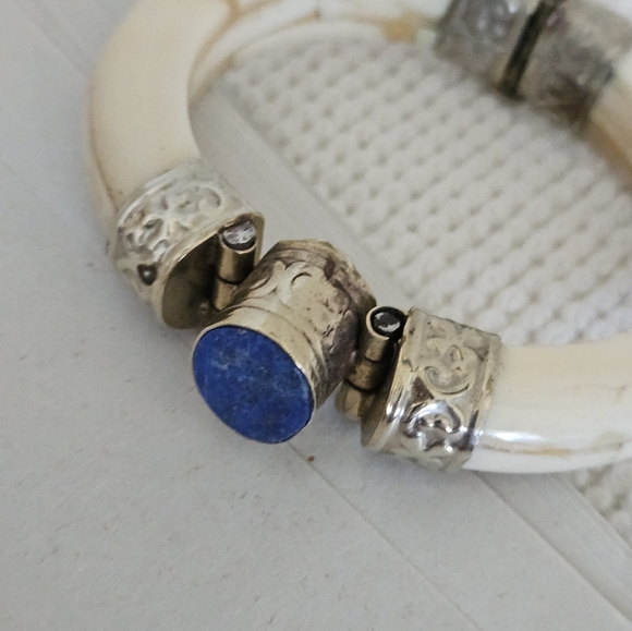 Vintage Silver & Resin Hinged Cuff Braclet With Lapis Stone Inlay. - Picture 5 of 16